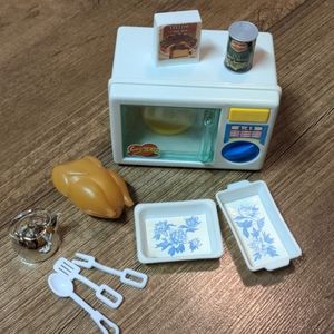 Barbie microwave set